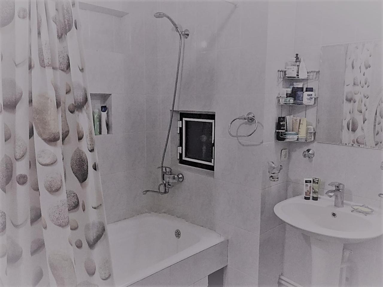 Apartamento de 100 m² en Distrito Shaykhontohur, con 3 habitación Taskent Exterior foto